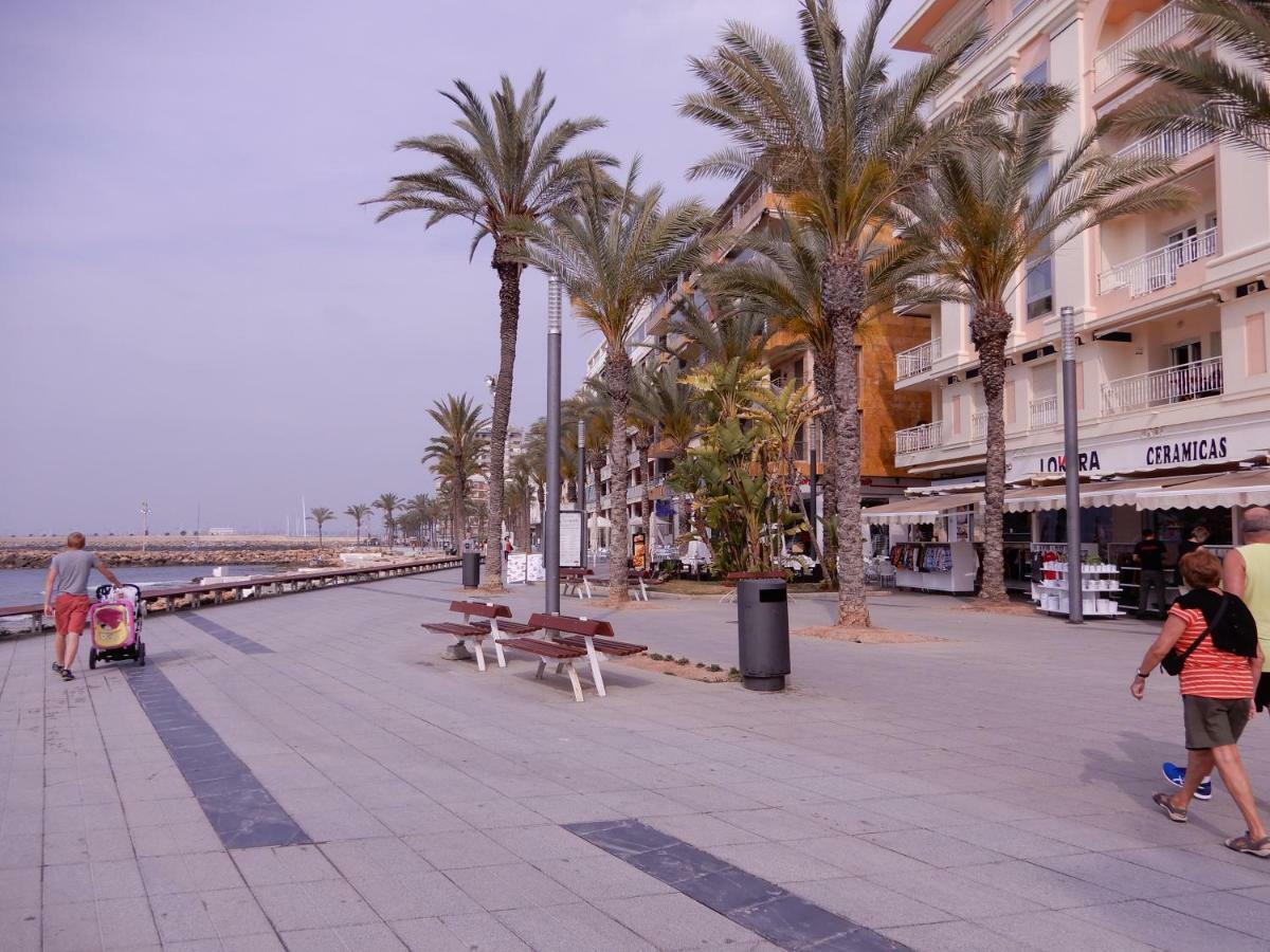 Edificio 1º Linea De Playa, En Paseo Maritimo De Torrevieja, Alicante, Costa Blanca Kültér fotó